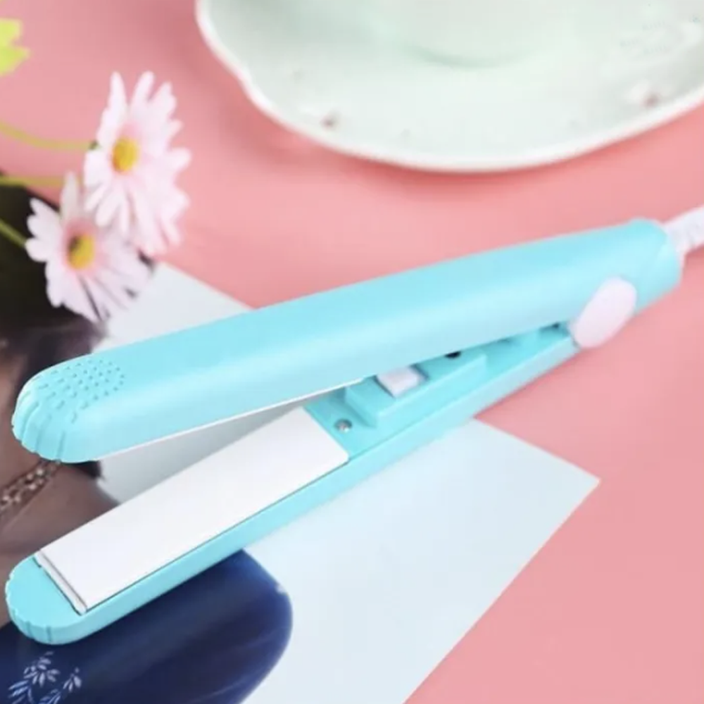 Mini Hair Straightener with quick heating ceramic plates