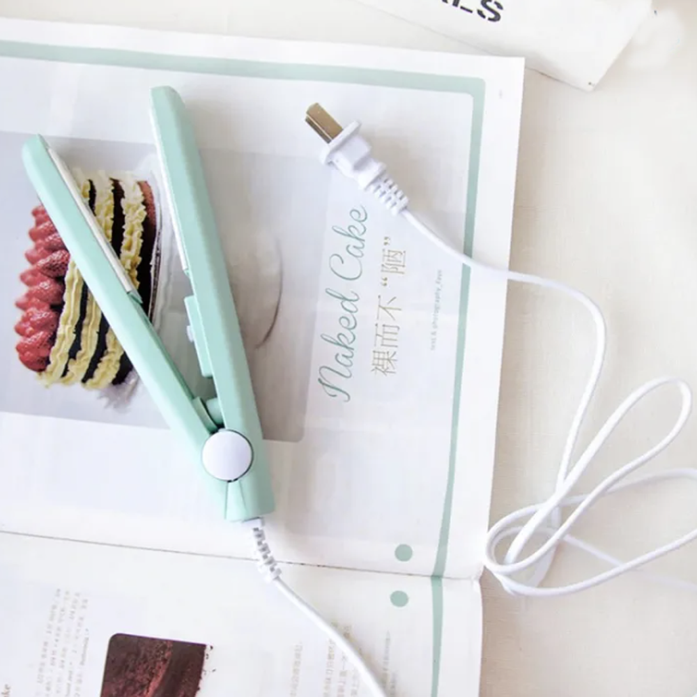 Mini Hair Straightener with quick heating ceramic plates